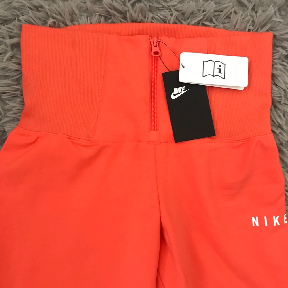 Nike Women’s Leggings - Picture 3 of 6